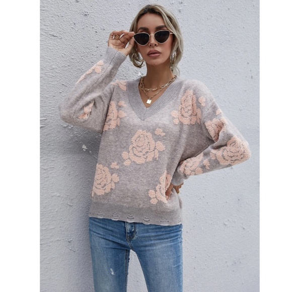 Rose Pattern Grey Knit V-Neck Sweater - Picture 4 of 7
